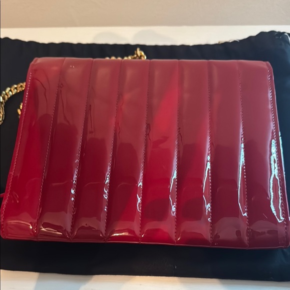 Yves Saint Laurent Glossy Red Crossbody Bag with Gold Chain - Picture 4 of 12
